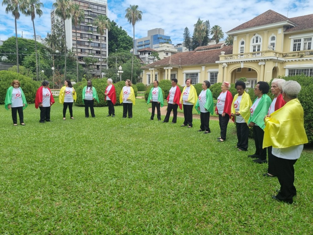Coral Sinapers Encanto interpreta "Nunca Pare de Sonhar", de Gonzaguinha.