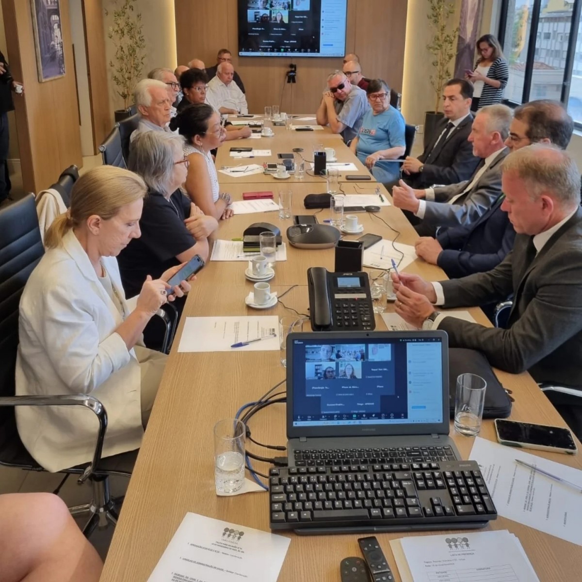 União Gaúcha reforça apoio ao IPE Saúde em reunião com lideranças na sede da AMP RS