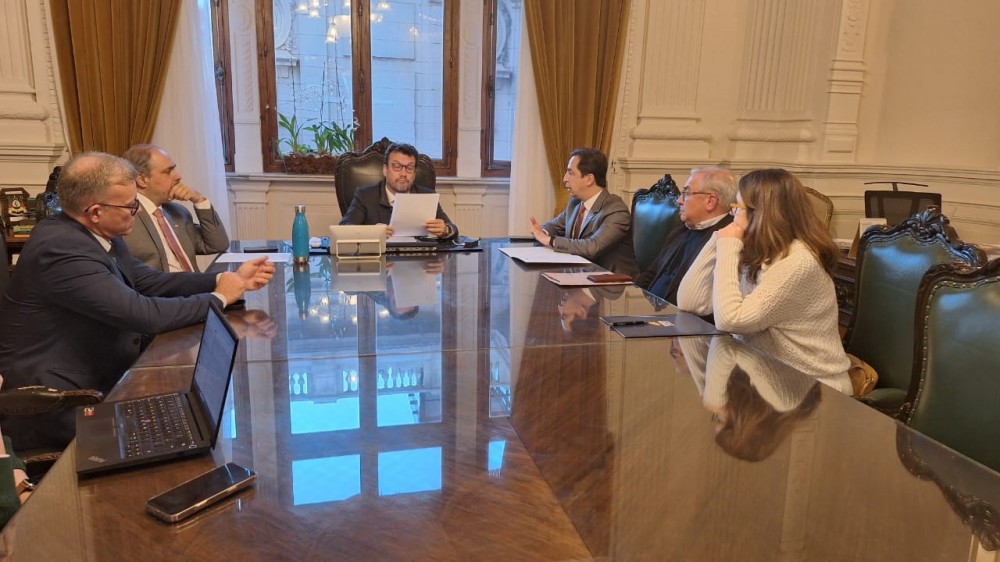 União Gaúcha protocola minuta de PL e despacha demandas de aposentados e pensionistas em audiência na Casa Civil