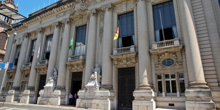 Governo do RS paga nesta quinta-feira salários de servidores que recebem até R$ 1,1 mil